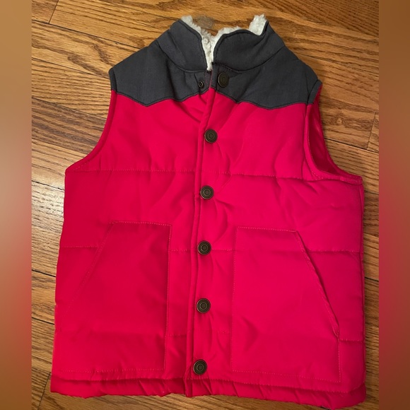 Carter’s Boy Red Vest Size 5 - Picture 1 of 4